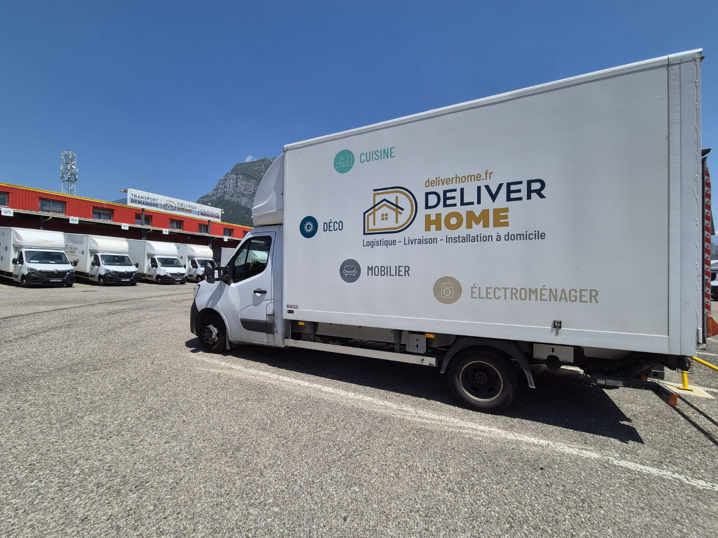 Flotte de camions Deliverhome - Déménagement et livraison à Grenoble